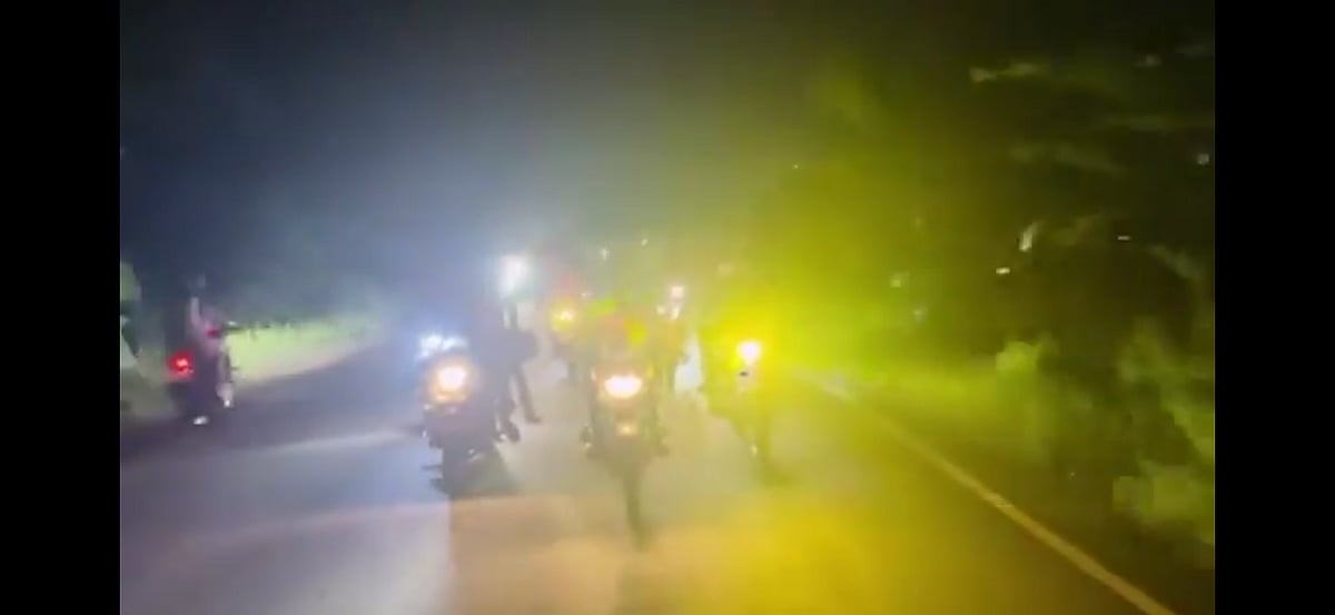 শরীয়তপুরে রাতের আধাঁরে নিষিদ্ধ ঘোষিত সংগঠন ছাত্রলীগ মোটরসাইকেল শোভাযাত্রা করেছে