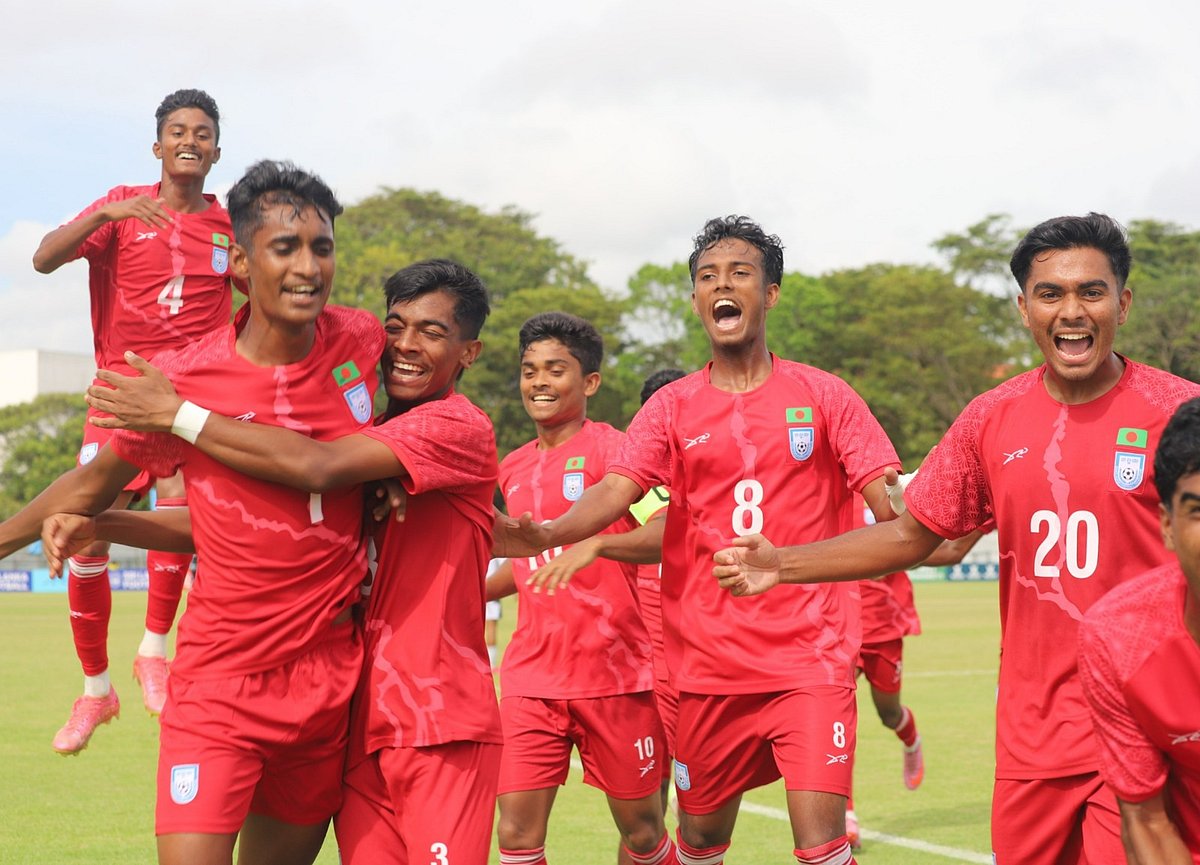 গোলের পর বাংলাদেশ অনূর্ধ্ব–১৭ দলের খেলোয়াড়দের উল্লাস