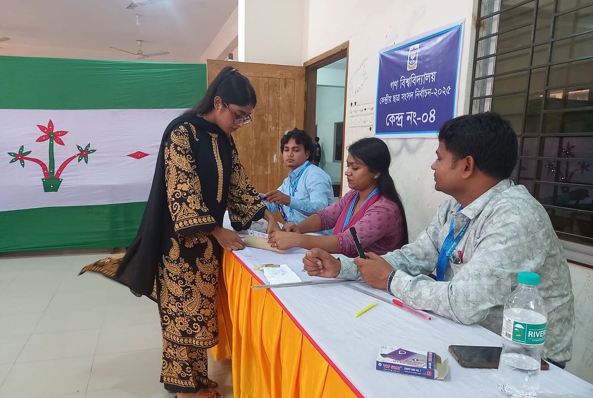 সাভারের গণ বিশ্ববিদ্যালয়ে চতুর্থবারের মতো কেন্দ্রীয় ছাত্র সংসদ (গকসু) নির্বাচন অনুষ্ঠিত হচ্ছে। আজ বৃহস্পতিবার ভোট দিচ্ছেন শিক্ষার্থীরা