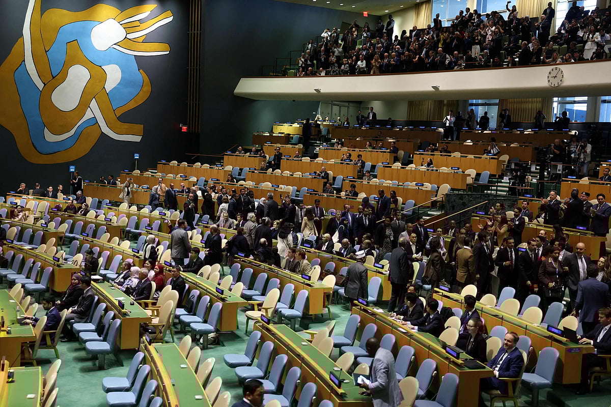 জাতিসংঘের সাধারণ পরিষদের অধিবেশনে ইসরায়েলের প্রধানমন্ত্রী বেনিয়ামিন নেতানিয়াহু বক্তব্য দিতে এলে অধিবেশন কক্ষ থেকে বেরিয়ে যান অনেক দেশের প্রতিনিধি। ২৬ সেপ্টেম্বর, নিউইয়র্কে জাতিসংঘ সদরদপ্তরে