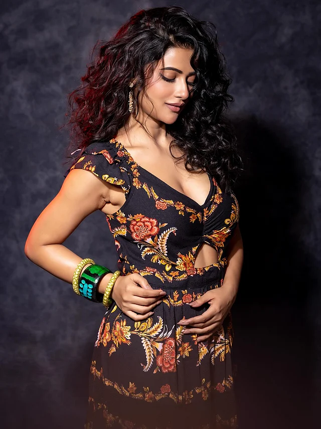 rus xotinlarining yalangoch mushuklari