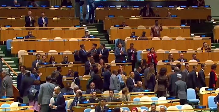 ইসরায়েলের প্রধানমন্ত্রী বেনিয়ামিন নেতানিয়াহু শুক্রবার জাতিসংঘ সাধারণ পরিষদের অধিবেশনে বক্তব্য দেওয়ার জন্য মঞ্চে উঠতেই বিভিন্ন দেশের কূটনীতিক প্রতিনিধিরা গণহারে ওয়াকআউট করেন