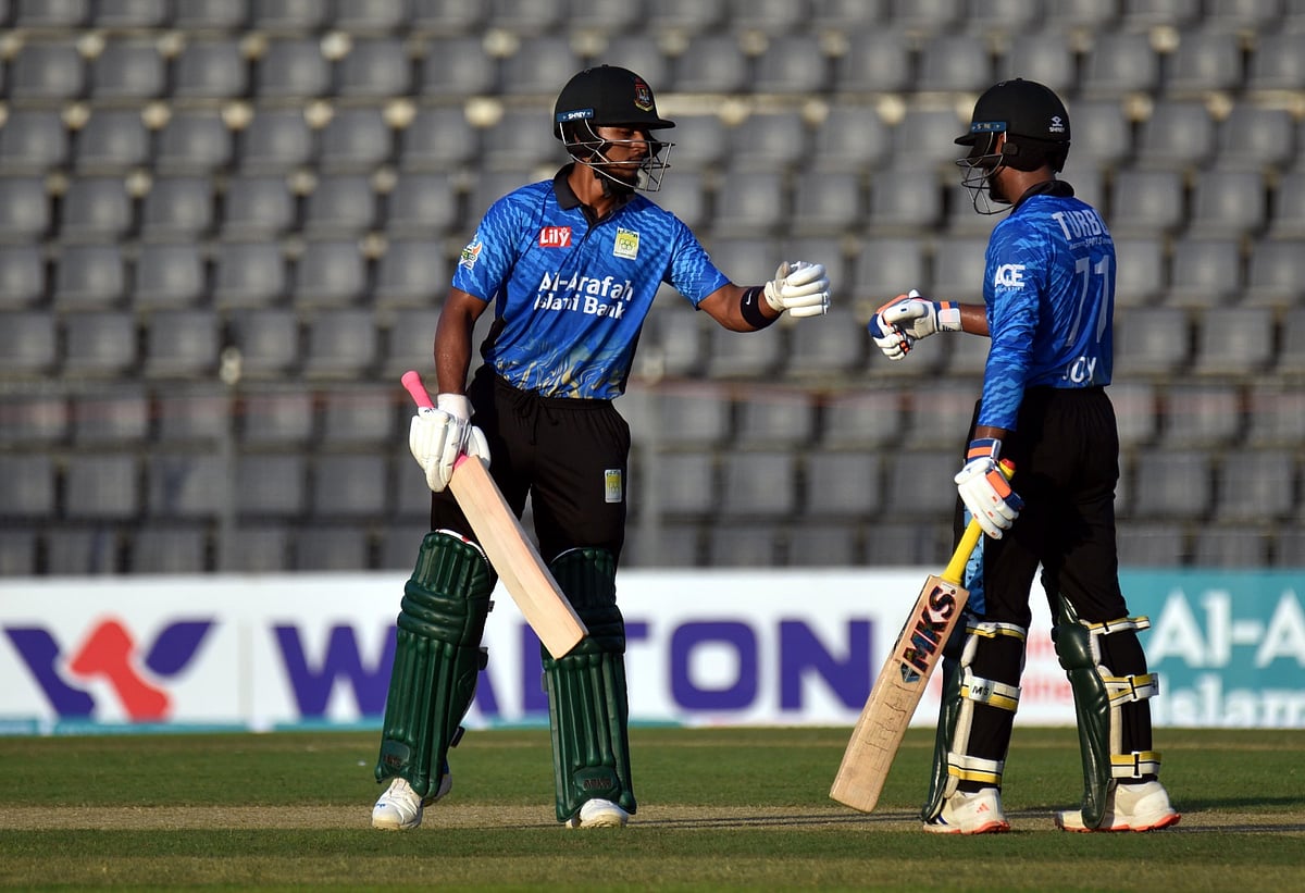 ৭৪ রানের জুটি গড়েছেন মাহমুদুল হাসান–শাহাদাত হোসেন