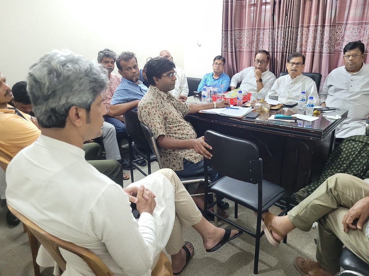 নাগরিক ঐক্যের কেন্দ্রীয় কার্যালয়ে গণতন্ত্র মঞ্চের পরিচালনা পরিষদের এক জরুরি সভা অনুষ্ঠিত হয়