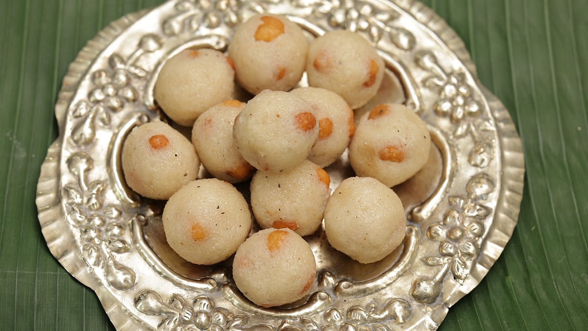 নারকেল ও ক্ষীরের নাড়ু