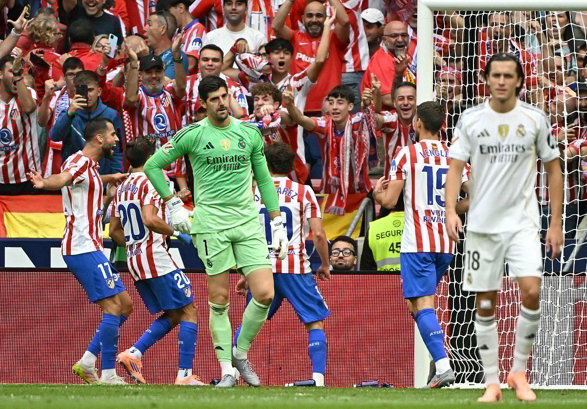 আতলেতিকোর গোলের পর হতাশ রিয়াল গোলকিপার থিবো কোর্তোয়া