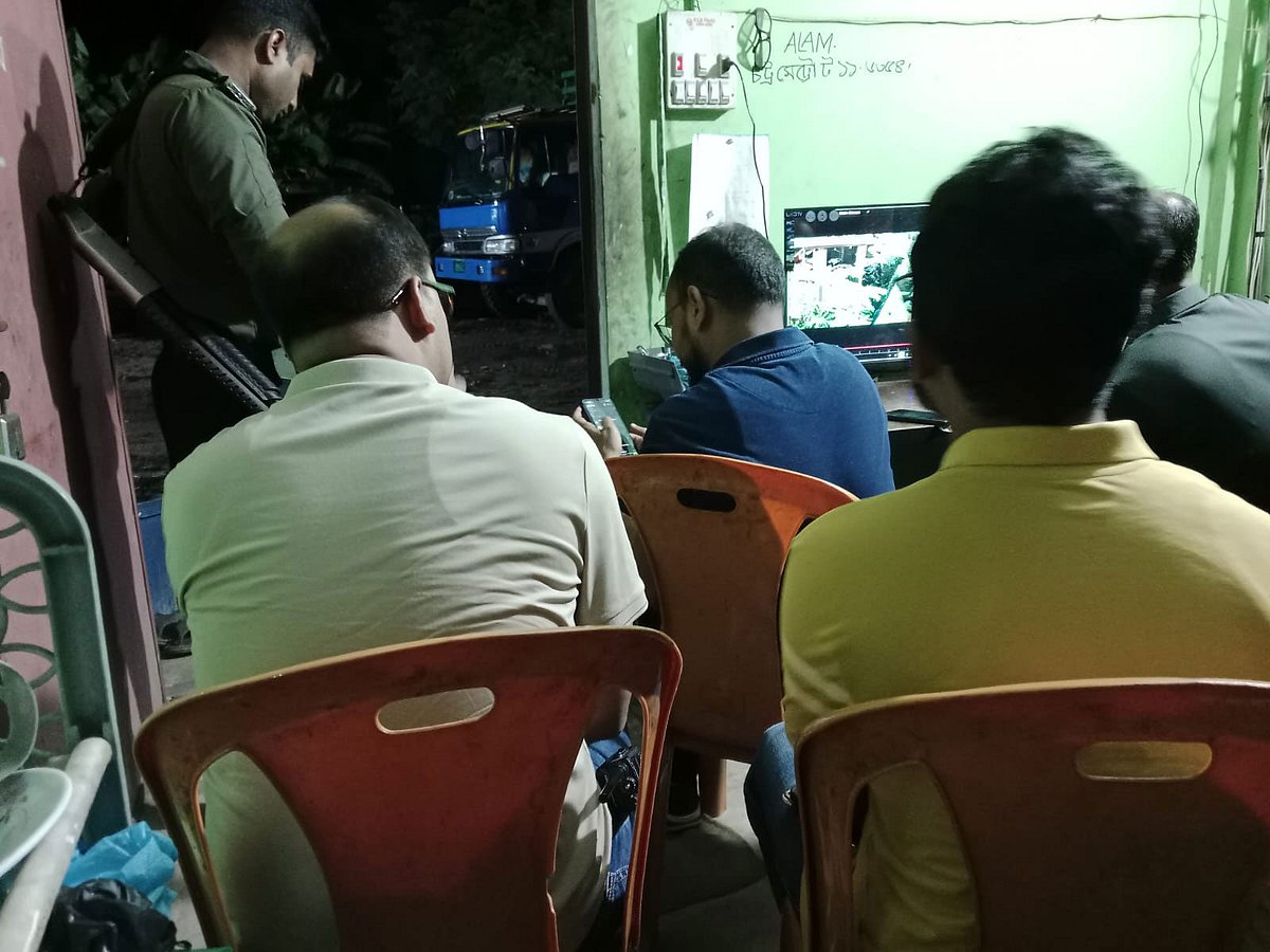 সন্তানেরা বিকেলে খেলতে গিয়ে আর ফেরেনি। উৎকণ্ঠিত অভিভাবকেরা সারা রাত কাটিয়ে দেন থানায়। চট্টগ্রামের বাঁশখালী থানায় গতকাল রাতে
