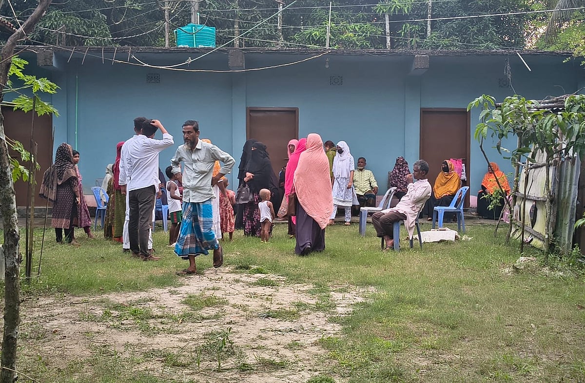 খন্দকার জান্নাতুল নাঈমের গ্রা‌মের বা‌ড়ি‌তে তাঁর মরদেহের অপেক্ষায় স্বজনেরা। আজ শ‌নিবার বি‌কে‌লে শেরপুরের নকলা উপজেলার পূর্ব লাভা গ্রামে