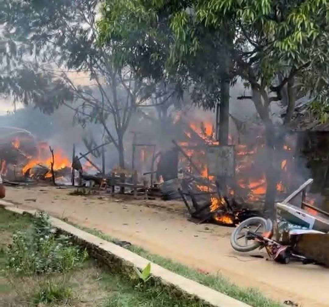 খাগড়াছড়ির গুইমারার রামেসু বাজারে আগুন দেওয়া হয়