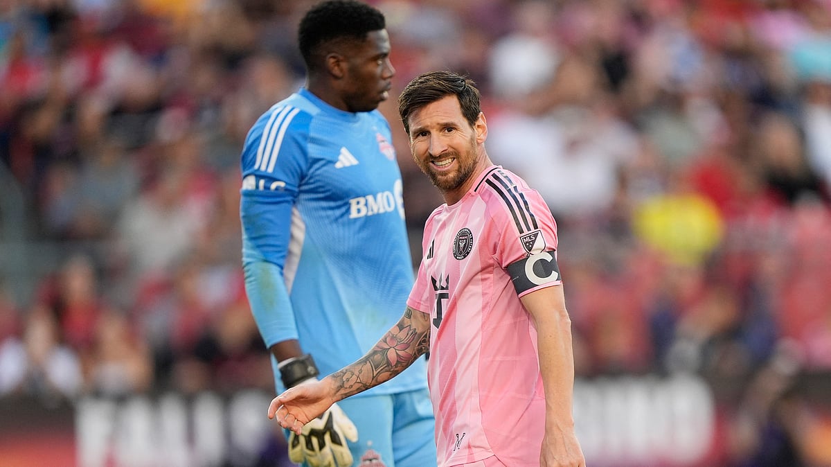 মেসিকে গোল বঞ্চিত করেছেন টরন্টো এফসির গোলরক্ষক জনসন