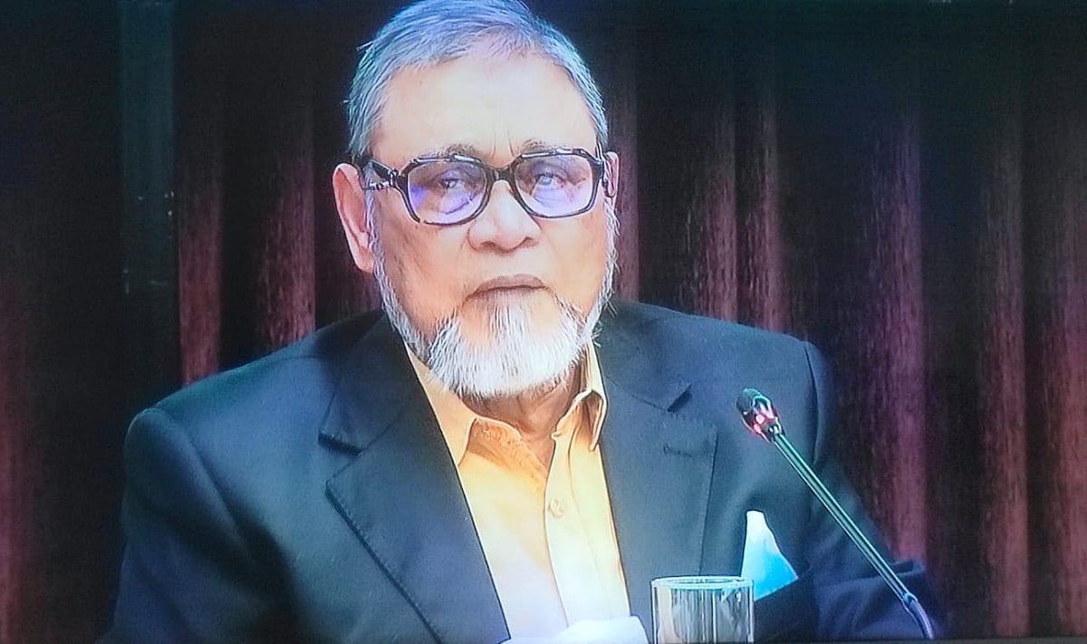 রাজধানীর আগারগাঁওয়ে নির্বাচন কমিশন ভবনে নির্বাচন কমিশন সচিবালয়ের সম্মেলনকক্ষে এক সংলাপে বক্তব্য দেন সিইসি এ এম এম নাসির উদ্দিন। আজ রোববার সকালে