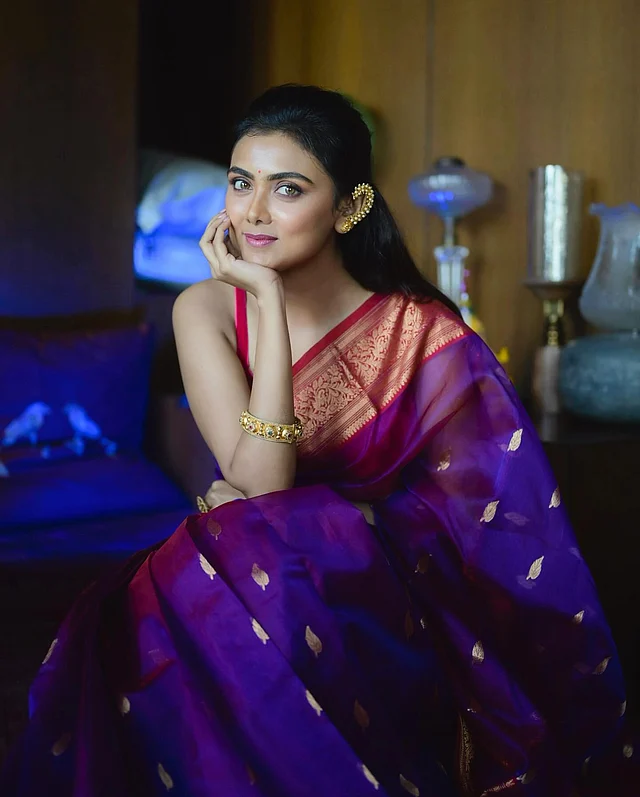 Kattaroq milfning erotik fotosurati Yalangoch keksa ayollarning videolari