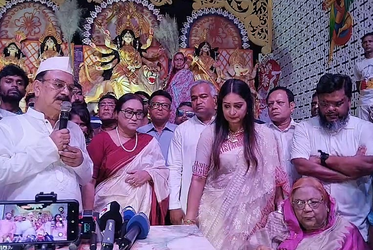 শারদীয় দুর্গাপূজা উপলক্ষে দলীয় নেতা-কর্মী ও কেরানীগঞ্জবাসীর সঙ্গে শুভেচ্ছা বিনিময় অনুষ্ঠানে বক্তব্য দেন বিএনপির স্থায়ী কমিটির সদস্য গয়েশ্বর রায়। সোমবার দুপুরে দক্ষিণ কেরানীগঞ্জের কোন্ডা ইউনিয়নের মির্জাপুর এলাকায় গয়েশ্বর রায়ের বাড়িতে