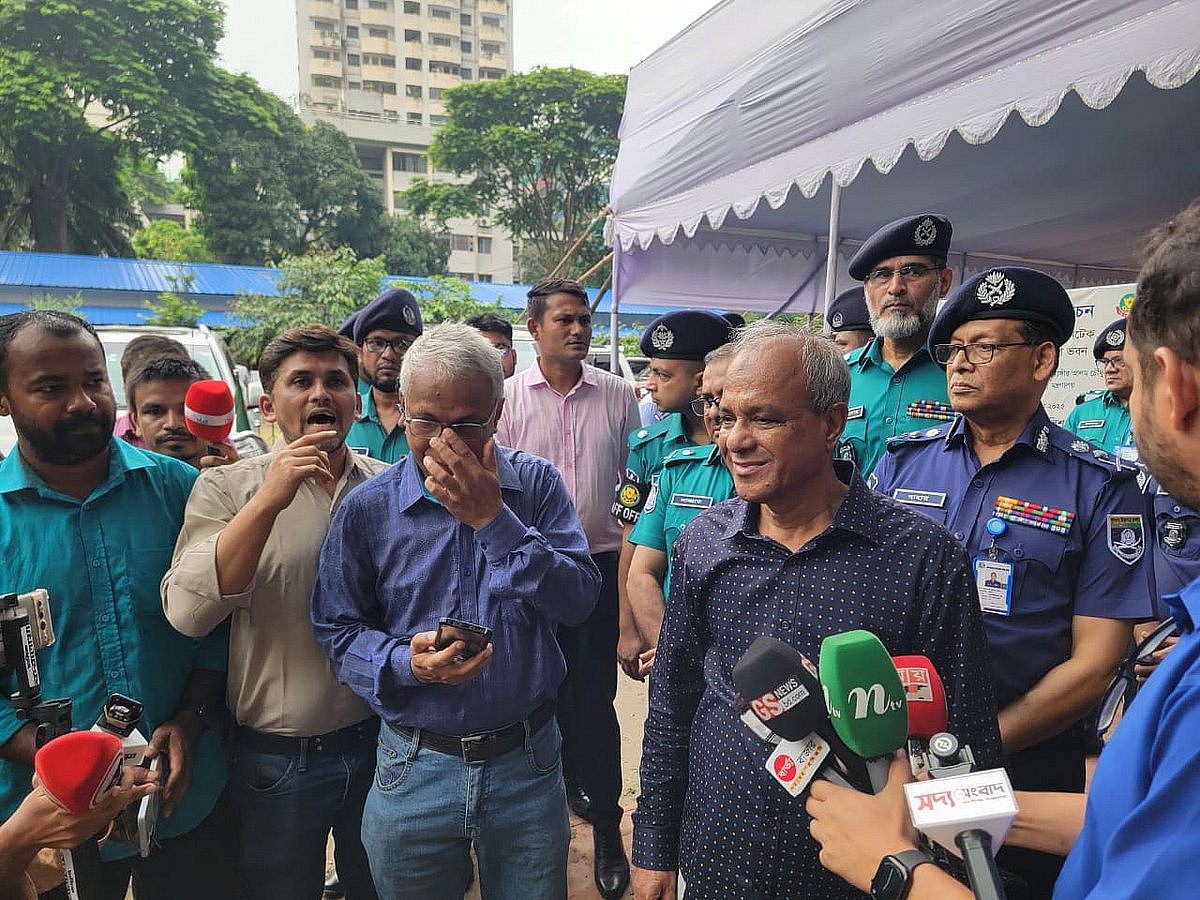 স্বরাষ্ট্র উপদেষ্টা লেফটেন্যান্ট জেনারেল (অব.) জাহাঙ্গীর আলম চৌধুরী। আজ সোমবার রাজধানীর পুরাতন রমনা থানা চত্বরে