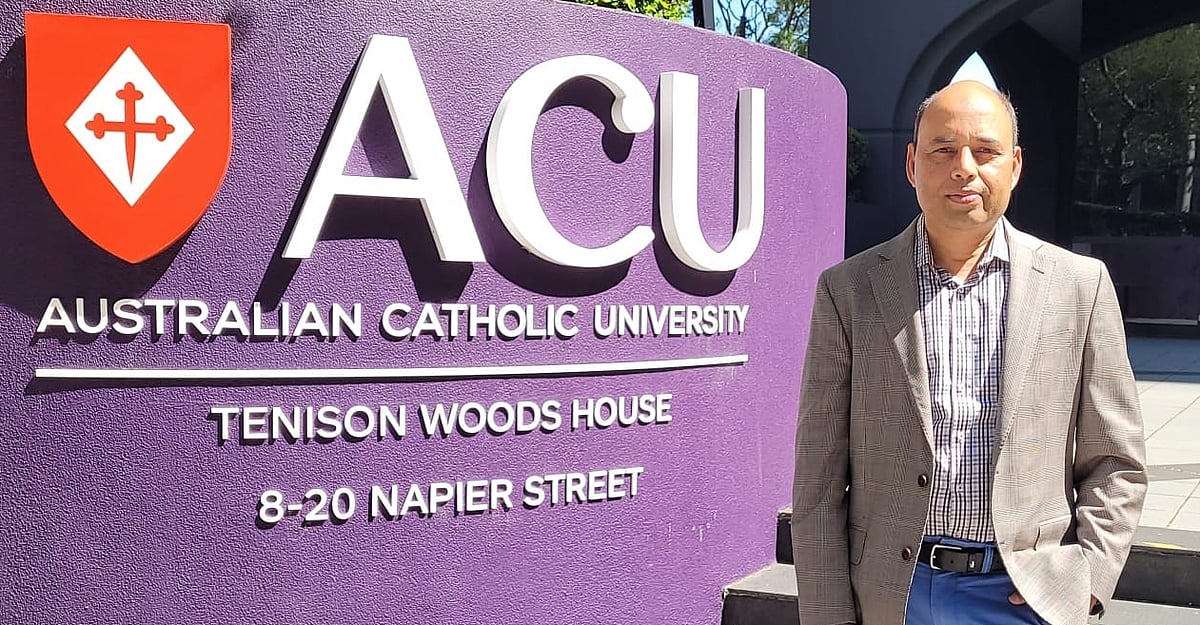 বাংলাদেশি অধ্যাপক আক্তারুজ্জামান