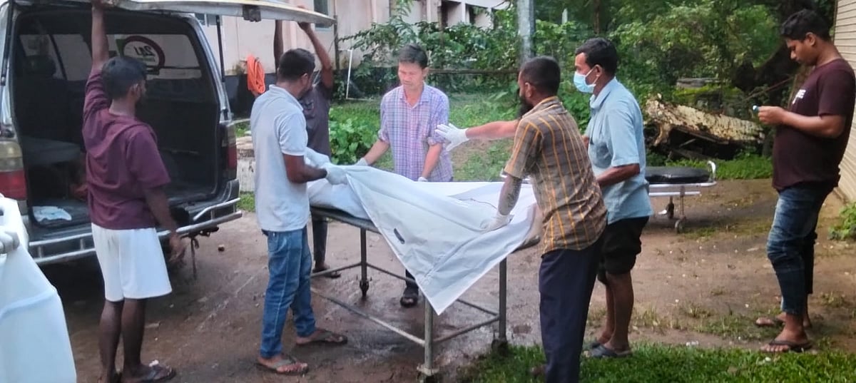 নিহতদের লাশ গতকাল সন্ধ্যায় খাগড়াছড়ি সদর হাসপাতালে নিয়ে আসা হয়
