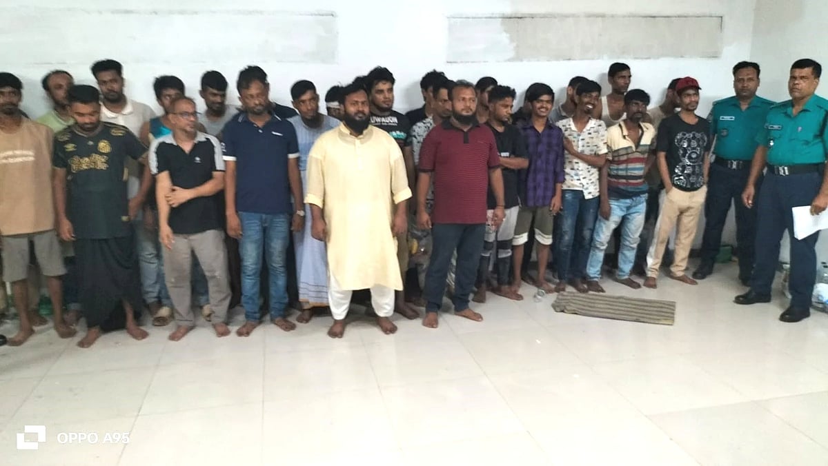 মোহাম্মদপুর থানার বিভিন্ন অপরাধপ্রবণ এলাকায় বিশেষ অভিযান চালিয়ে ২৯ জনকে গ্রেপ্তার করেছে পুলিশ