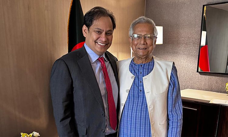 নিউইয়র্কের স্থানীয় সময় শনিবার প্রধান উপদেষ্টা অধ্যাপক মুহাম্মদ ইউনূসের সঙ্গে স্ন্যাপচ্যাটের সাবেক প্রধান কৌশলগত কর্মকর্তা ইমরান খান সাক্ষাৎ করেন
