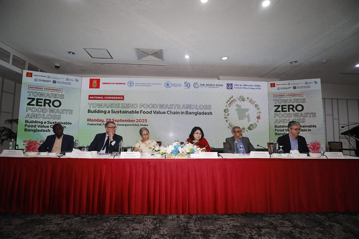 আজ রাজধানীর সোনারগাঁও হোটেলে সেন্টার ফর পলিসি ডায়ালগের (সিপিডি) এক অনুষ্ঠানে প্রধান অতিথি ছিলেন মৎস্য ও প্রাণিসম্পদ মন্ত্রণালয়ের উপদেষ্টা ফরিদা আখতার। সিপিডি ‘খাদ্যের অপচয় রোধের মাধ্যমে টেকসই খাদ্য সরবরাহ ব্যবস্থা গড়ে তোলা’ বিষয়ক এক জাতীয় সম্মেলনের আয়োজন করে