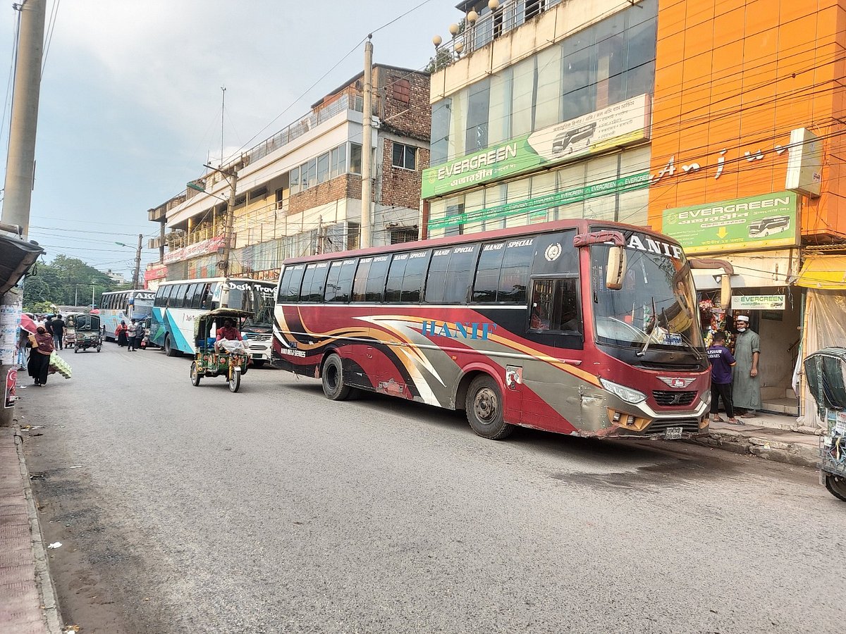 আজ মঙ্গলবার বিকেলে রাজশাহীসহ তিন জেলা থেকে দূরপাল্লার বাস চলাচল শুরু হয়েছে। রাজশাহী শহরের শিরোইল বাসস্ট্যান্ড এলাকায়