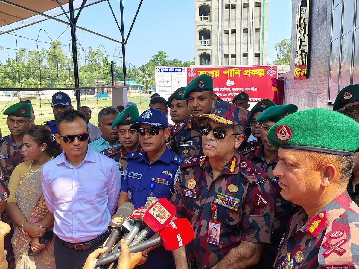 সুন্দরবনসংলগ্ন উপকূলীয় এলাকা কৈখালীতে পানির প্রকল্প উদ্বোধন করেন বিজিবির মহাপরিচালক