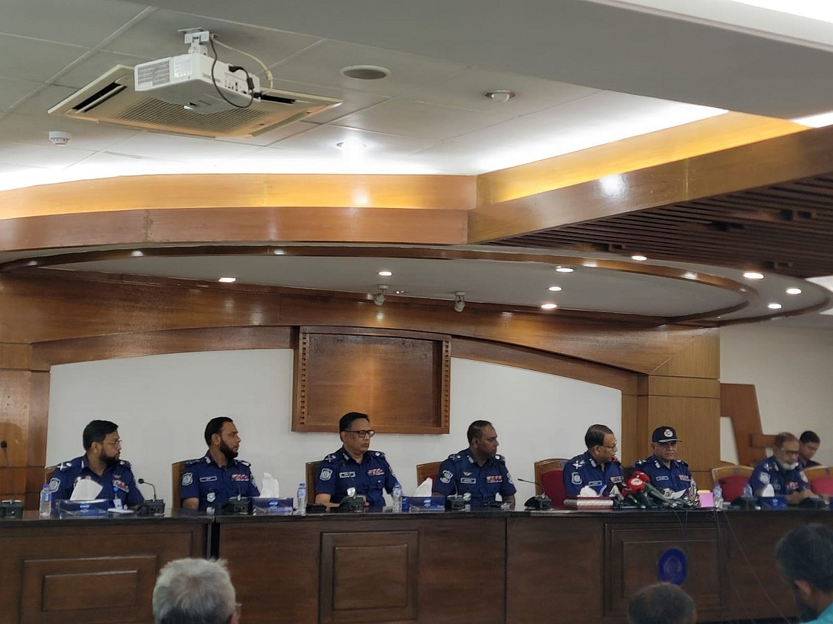 সংবাদ সম্মেলনে কথা বলেন পুলিশের মহাপরিদর্শক (আইজিপি) বাহারুল আলম। রাজধানীর পুলিশ সদর দপ্তরে, ৩০ সেপ্টেম্বর