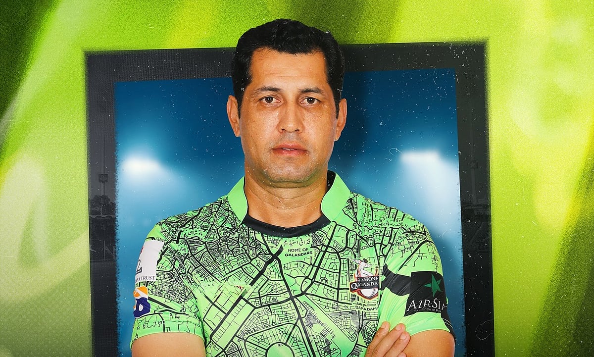 পাকিস্তানের ৩৮ বছর বয়সী বাঁহাতি স্পিনার আসিফ আফ্রিদি