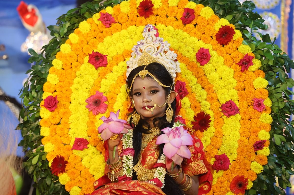 রাজধানীর রামকৃষ্ণ মিশনে কুমারী পূজা শেষ হয়েছে। আজ মঙ্গলবার দুপুরে