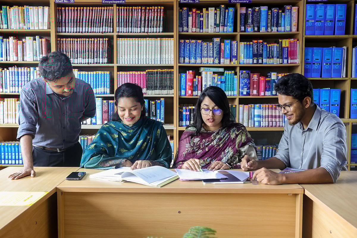 প্রাথমিক শিক্ষা অধিদপ্তরের এ নিয়োগে রাঙামাটি, খাগড়াছড়ি ও বান্দরবান জেলা ব্যতীত সব জেলার নাগরিকেরা আবেদন করতে পারবেন।