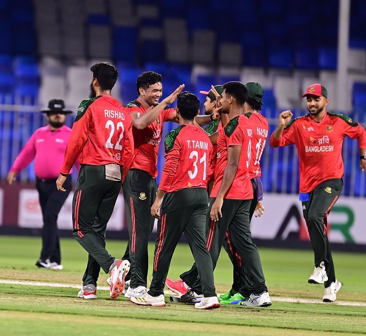 উইকেট–উদ্‌যাপন বাংলাদেশ দলের