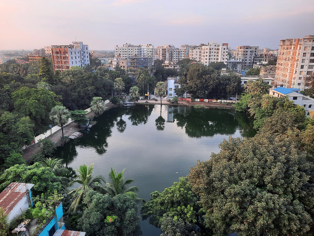 জমিদার গোপেশ্বর রায়চৌধুরী ‘পদ্মমনি’ পুকুরটি টাঙ্গাইল পৌরসভাকে দান করেছিলেন
