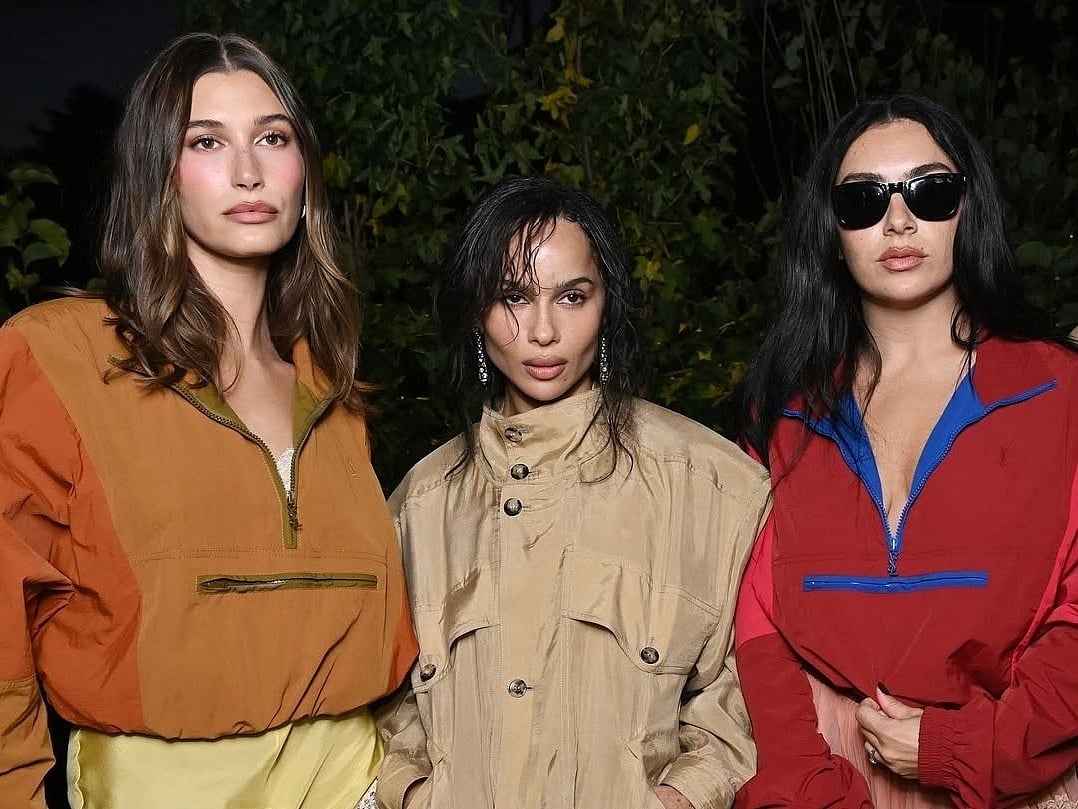 এই ছবিতে ছিলেন রোজে, তবে তাঁকে বাদ দিয়ে বাকি তিনজনের ছবি পোস্ট করেছে এলে ইউকে ম্যাগাজিন