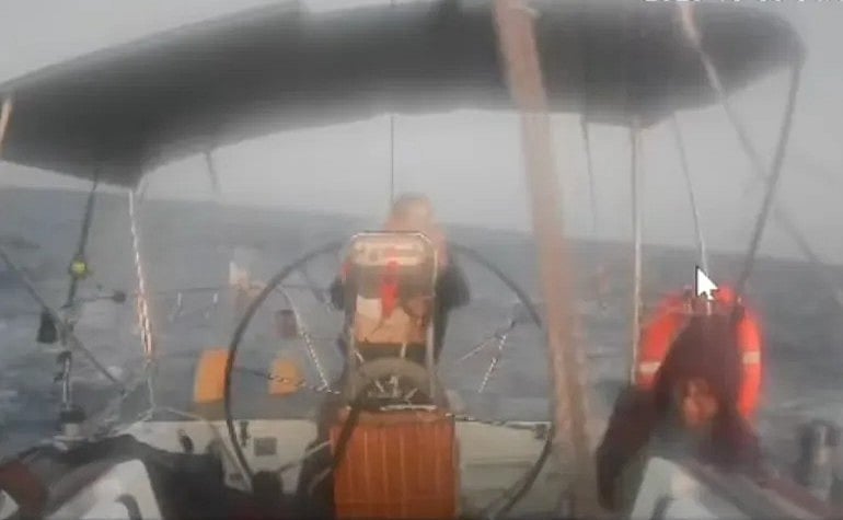 ফিলিস্তিনের গাজা অভিমুখী যাত্রা অব্যাহত রেখেছে দ্য ম্যারিনেট। ছবিটি ৩ অক্টোবর ভোরে গ্লোবাল সুমুদ ফ্লোটিলার লাইভ স্ট্রিম থেকে নেওয়া