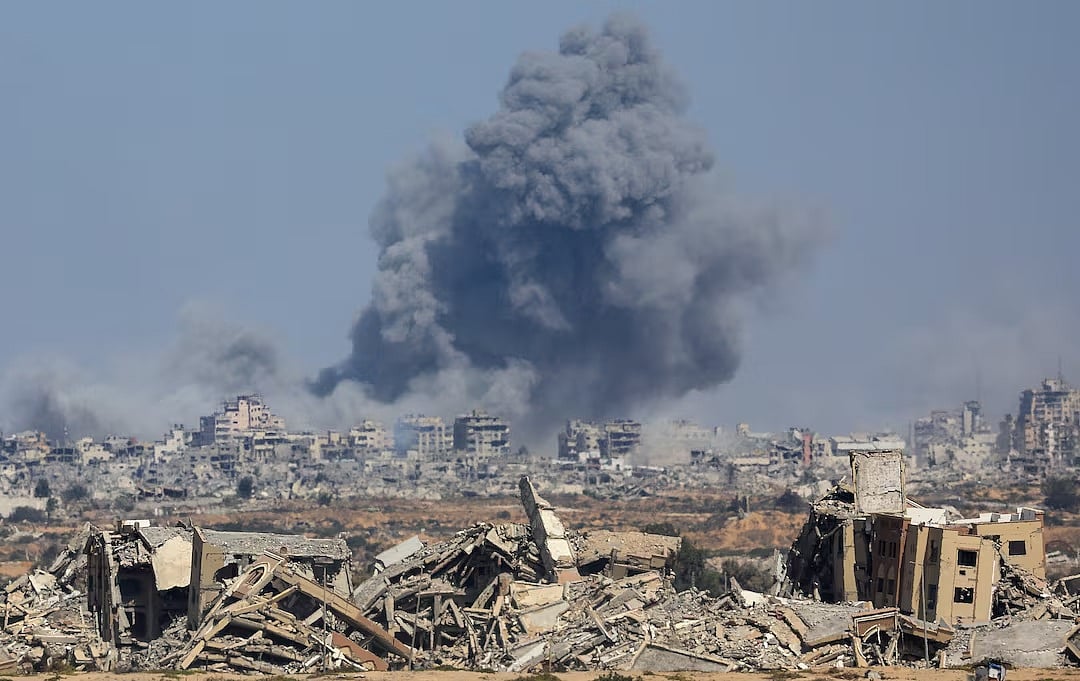 একের পর এক ইসরায়েলি হামলায় ক্ষতবিক্ষত গাজা নগরী। ২ অক্টোবর, ২০২৫