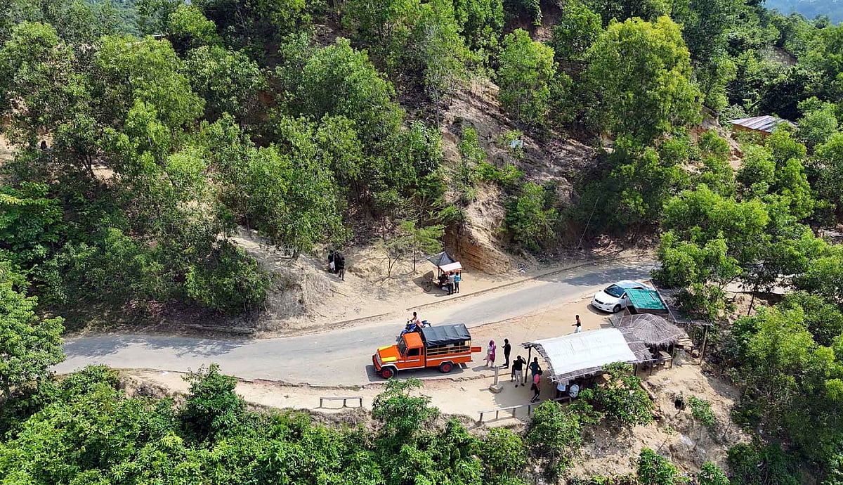কক্সবাজারের রামু উপজেলার খুনিয়াপালং ইউনিয়নে অবস্থিত এই এলাকাটি এখন পরিচিতি পেয়েছে মিনি বান্দরবান নামে। প্রতিদিন অনেক পর্যটক এলাকাটিতে বেড়াতে আসেন। সম্প্রতি তোলা