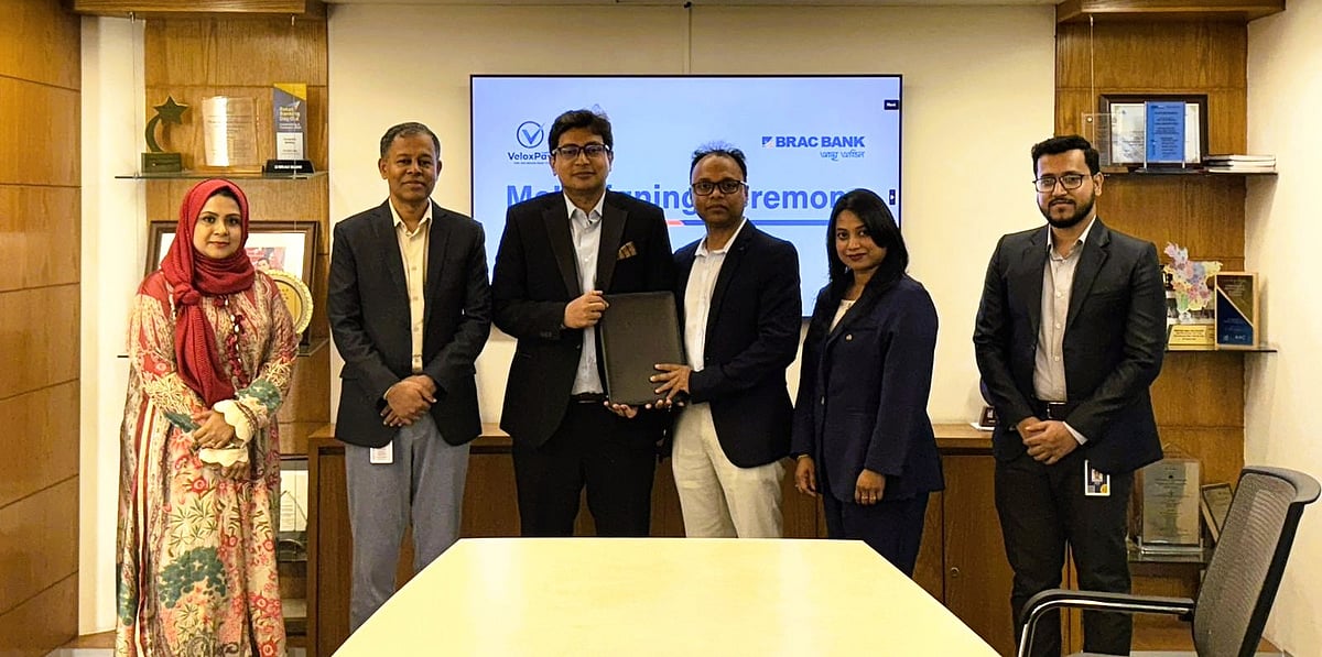 ব্র্যাক ব্যাংকের প্রধান কার্যালয়ে এ চুক্তি স্বাক্ষর করেন ব্যাংকের হেড অব রেমিট্যান্স অ্যান্ড প্রবাসী ব্যাংকিং শাহরিয়ার জামিল ও ভেলক্সপেইজের প্রতিষ্ঠাতা ও প্রধান নির্বাহী কর্মকর্তা মো. রিয়াজ উদ্দিন