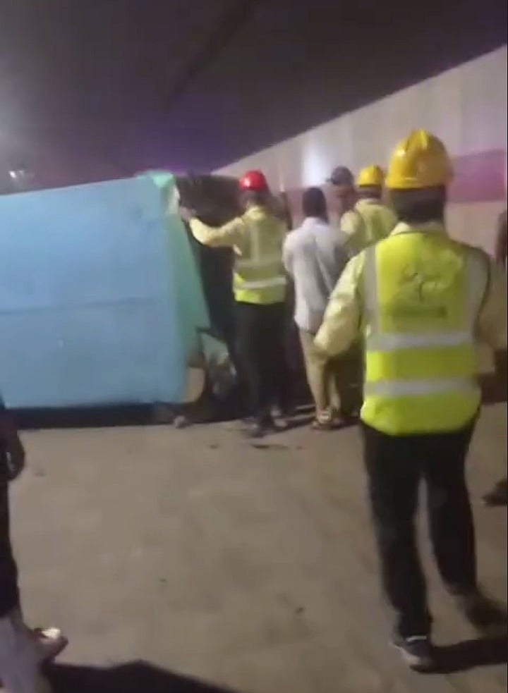 কর্ণফুলী টানেলে উল্টে যাওয়া যাব