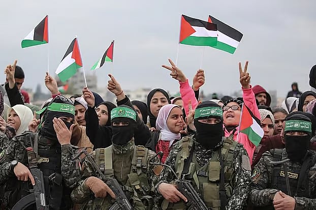 ফিলিস্তিনি ও হামাস যোদ্ধাদের বন্দী মুক্তির উল্লাস