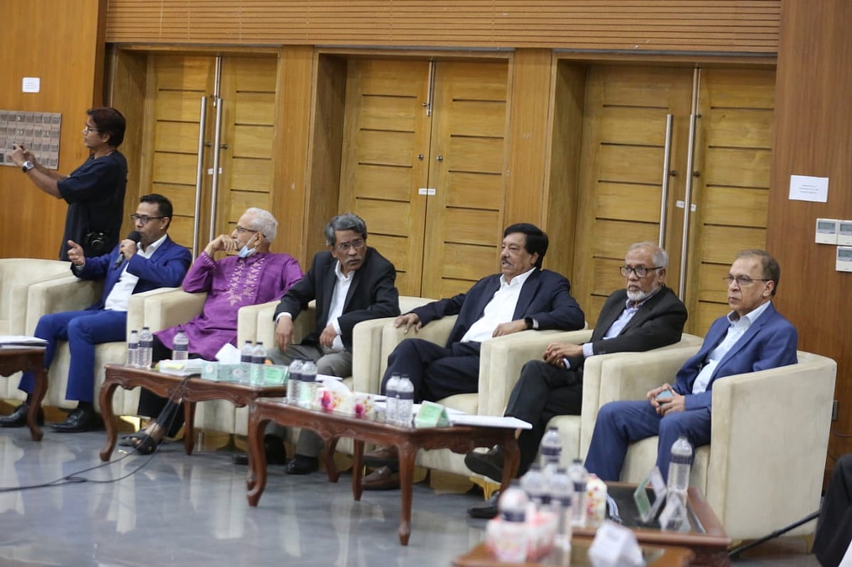 Ayol porno rejissyorlar Komediya pornosidan Xarlamov