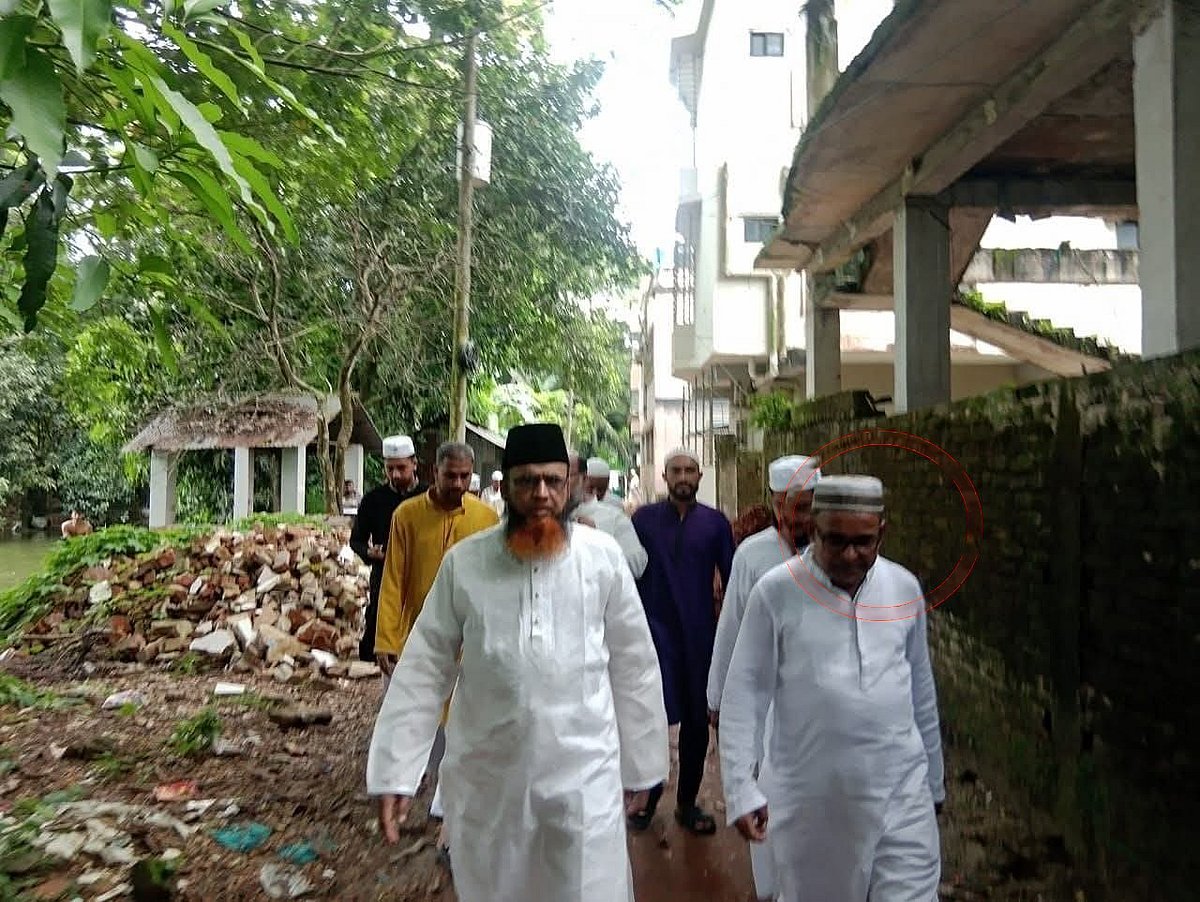 জামায়াতে ইসলামী মনোনীত সংসদ সদস্য প্রার্থী মাহমুদুল হাসান চৌধুরীর সঙ্গে ওয়ার্ড আওয়ামী লীগের সভাপতি সায়েদ আল মাহমুদ