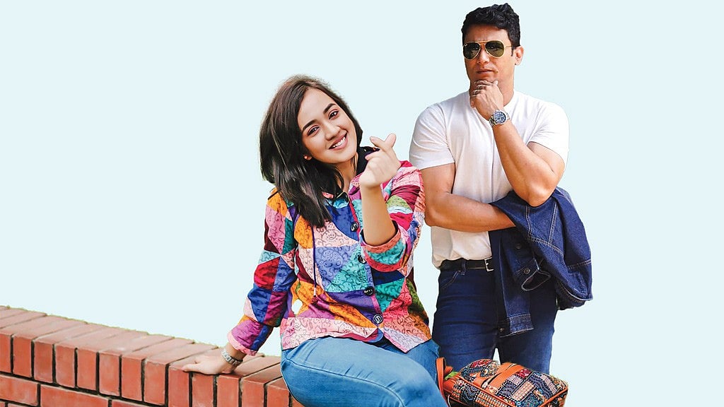 এফ এস নাঈম ও আইশা খান। কোলাজ