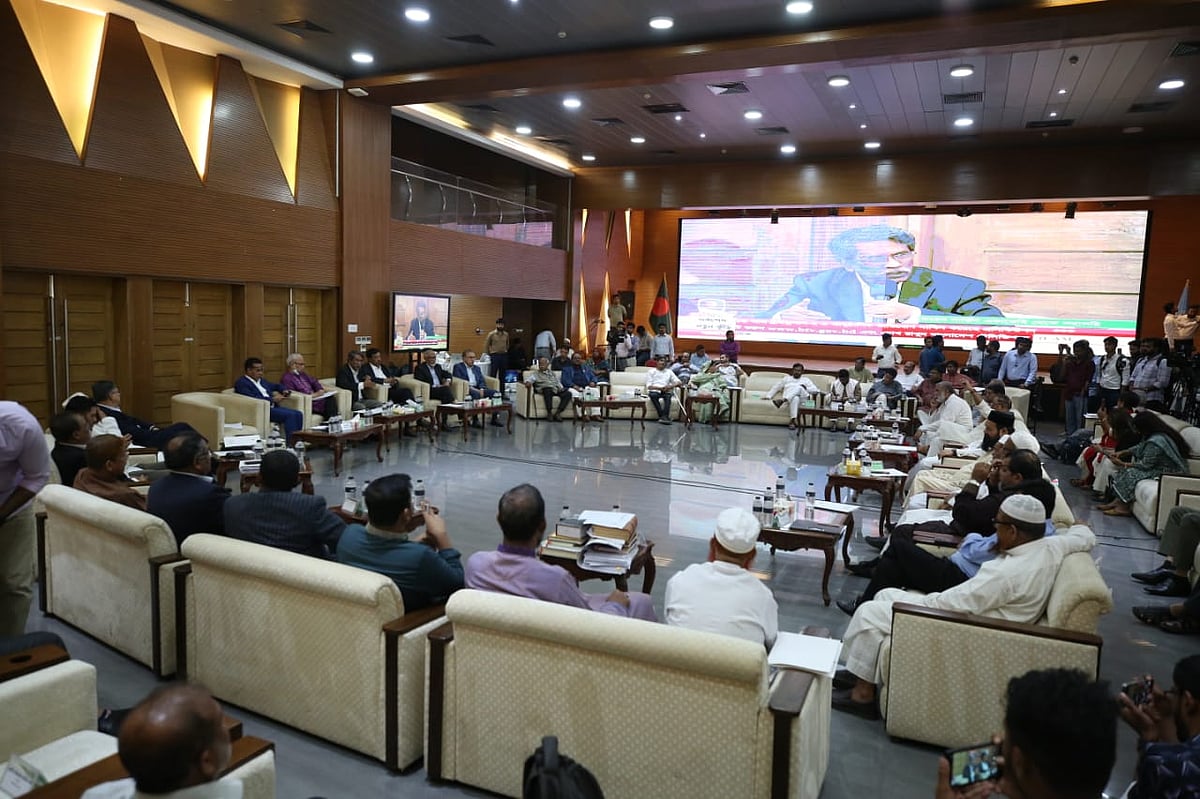 জাতীয় ঐকমত্য কমিশনের উদ্যোগে প্রায় আট মাস ধরে আলোচনার মাধ্যমে জুলাই জাতীয় সনদ চূড়ান্ত করা হয়েছে। আগামীকাল এই সনদ স্বাক্ষরিত হচ্ছে