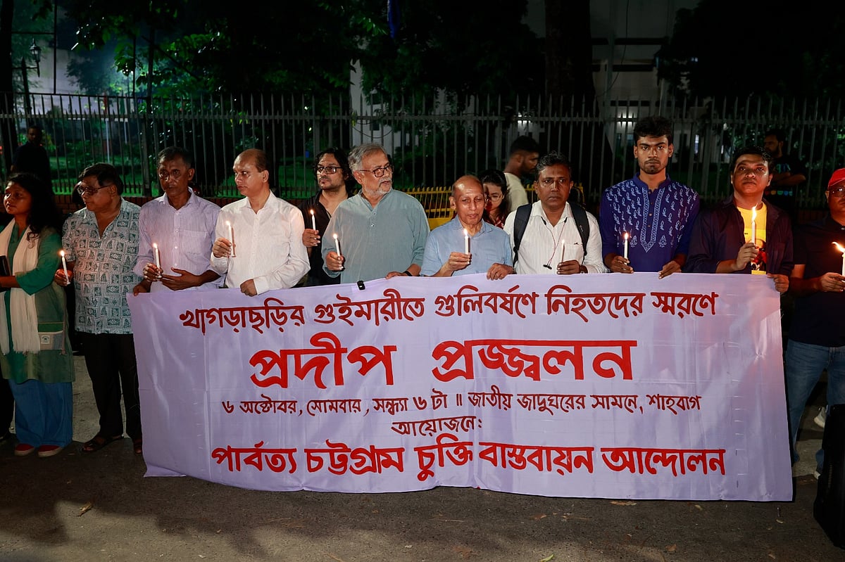 খাগড়াছড়ির গুইমারাতে গুলিবর্ষণে নিহতদের স্মরণে আজ রাজধানীর শাহবাগে প্রদীপ প্রজ্বালন কর্মসূচির আয়োজন করে পার্বত্য চট্টগ্রাম চুক্তি বাস্তবায়ন আন্দোলন