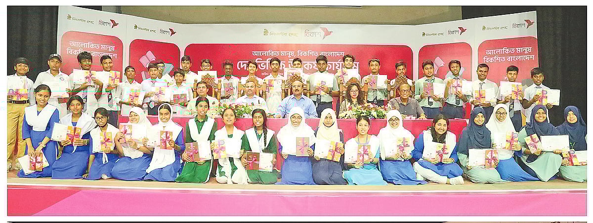 এমএফএস প্রতিষ্ঠান বিকাশ ও আলোকিত মানুষ গড়ার প্রতিষ্ঠান বিশ্বসাহিত্য কেন্দ্র শিক্ষার্থীদের মধ্যে বই পড়ার অভ্যাস গড়ে তুলতে এবং তাদের সৃজনশীল চিন্তাভাবনায় উৎসাহ দিতে সম্প্রতি নাটোর জেলা পরিষদ মিলনায়তন ও পাবনা জেলা শিল্পকলা একাডেমিতে আলাদাভাবে বইপড়া কর্মসূচির আয়োজন করে