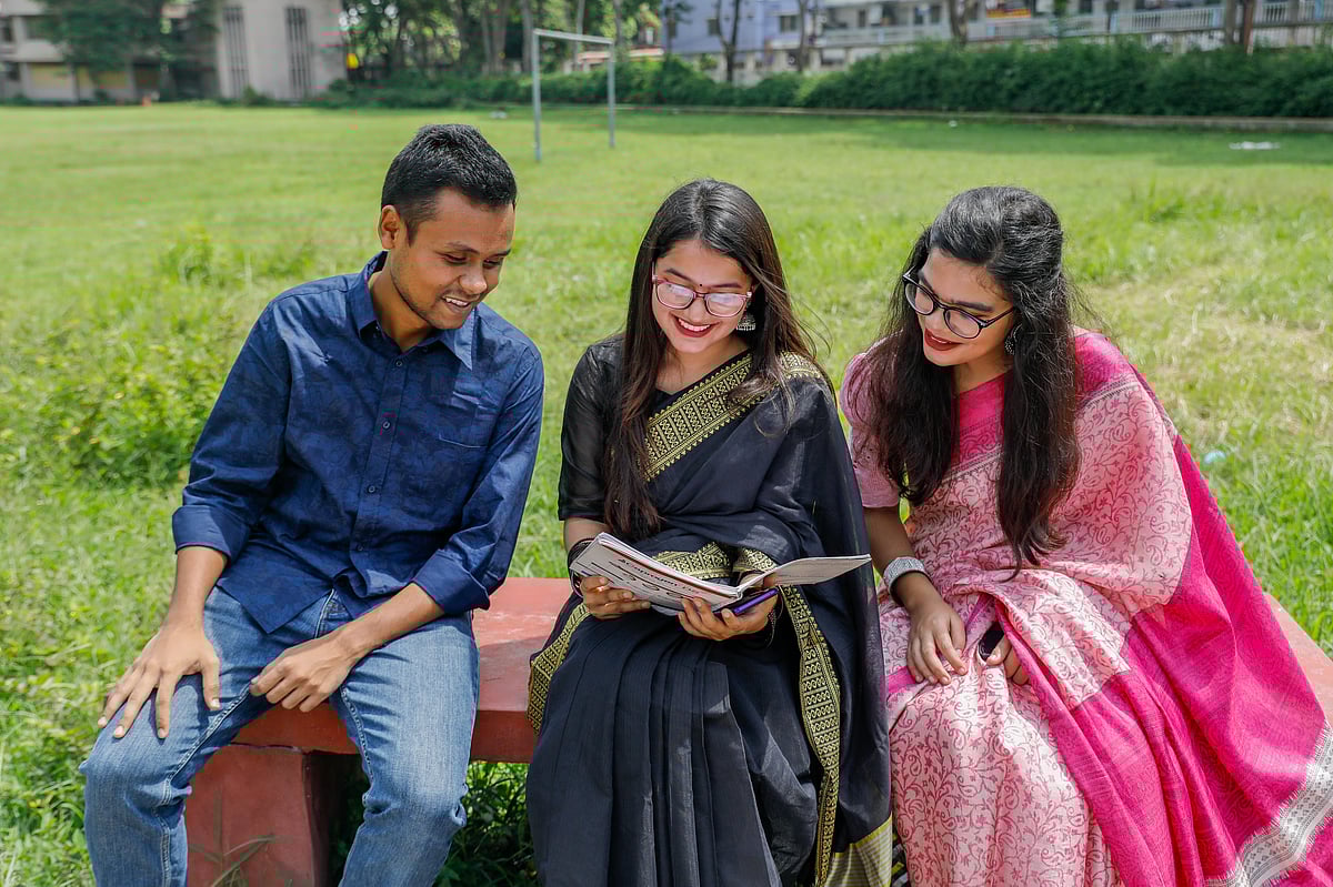 স্বরাষ্ট্র মন্ত্রণালয়ের ৪ ক্যাটাগরির ৮৫টি পদে নিয়োগে আবেদন চলছে