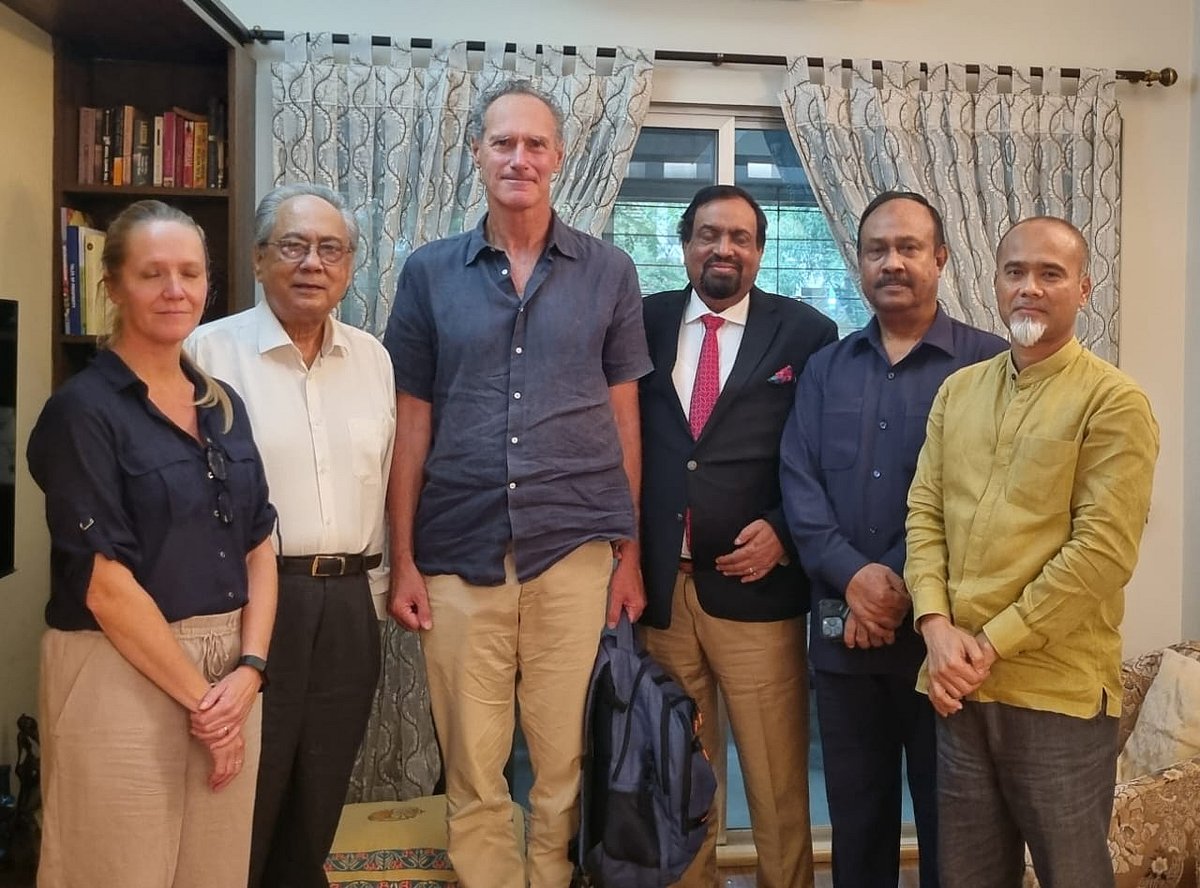 জাতীয় পার্টির আনিসুল ইসলাম মাহমুদের নেতৃত্বাধীন অংশের সঙ্গে গতকাল রোববার রাতে বৈঠক করেছে সফররত ইউরোপীয় ইউনিয়নের (ইইউ) নির্বাচনী অনুসন্ধান দল