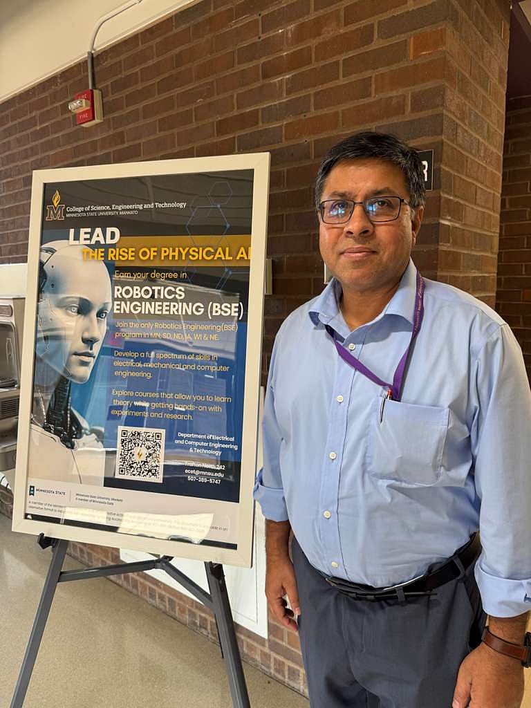 যুক্তরাষ্ট্রের ন্যাশনাল সায়েন্স ফাউন্ডেশনে ২০০৪ সালে বিজ্ঞানী হিসেবে তালিকাভুক্ত হন অধ্যাপক এ কে এম সাইফুল ইসলাম