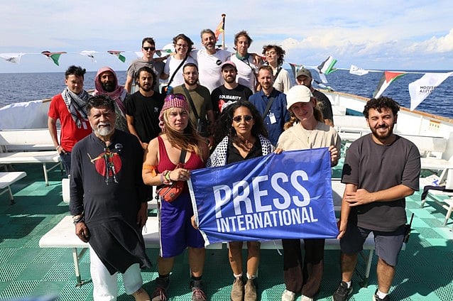 শহিদুল আলমসহ কনশেনস জাহাজে থাকা গণমাধ্য্যমকর্মীরা