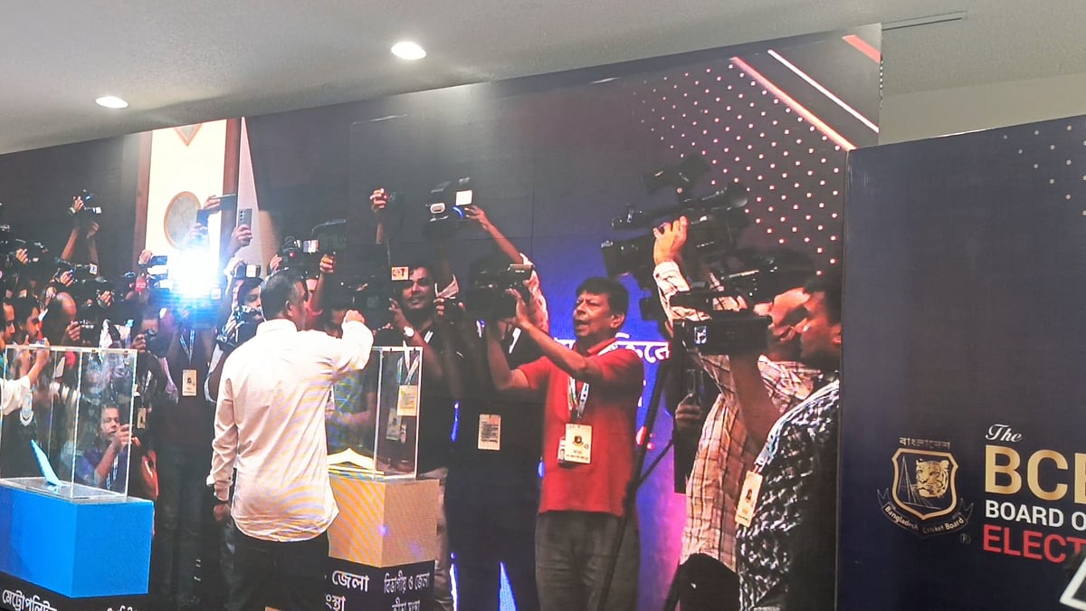 বিসিবির পরিচালনা পর্ষদের নির্বাচনে ভোট দিয়েছেন আমিনুল ইসলাম