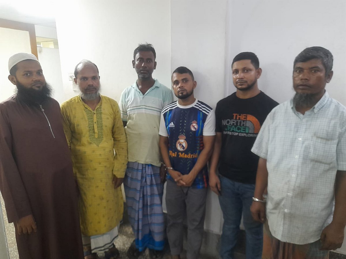 রাজধানীর লালবাগ এলাকায় রাস্তা দখল করে দোকান বসানোর ঘটনায় ছয়জনকে কারাদণ্ড দিয়েছেন আদালত। ঢাকা, ৬ অক্টোবর